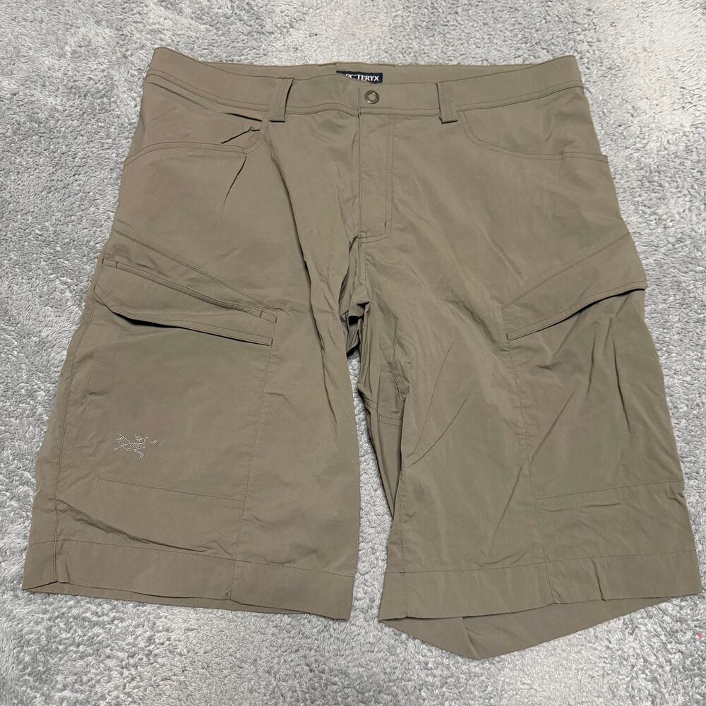 Arcteryx Rampart Long Shorts Mens 38 Gray Cargo Hiking Outdoor